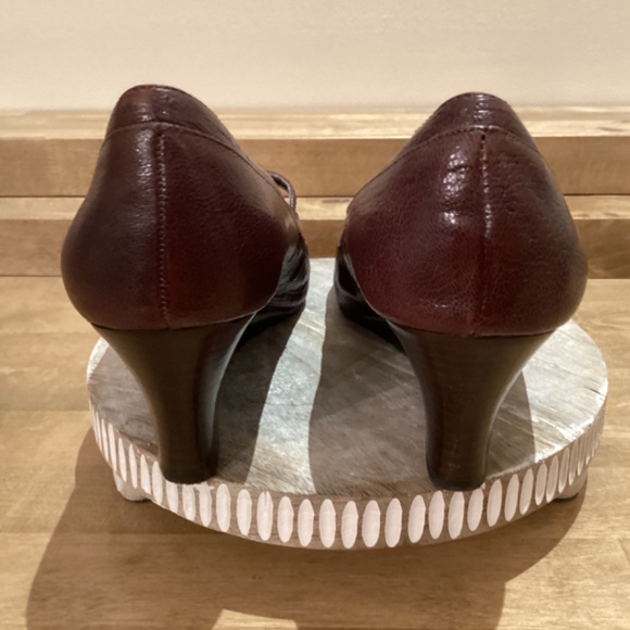 I.N.C. International Concepts Brown T-Strap wedge Size 9 - Picture 3 of 5